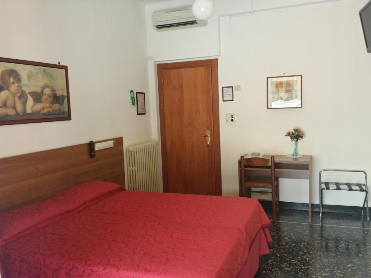 Hotel Triestina นอลี ภายนอก รูปภาพ