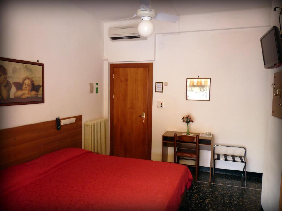 Hotel Triestina นอลี ภายนอก รูปภาพ